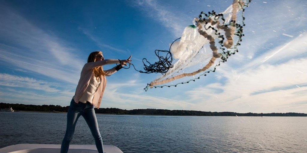Catching SHRIMP with a CAST NET from a PUBLIC PIER (Catch and Cook) 